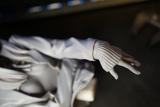 ニットの袖口もダルな感じはありません。
指も磨きが入ればキレイな仕上がりになります。 