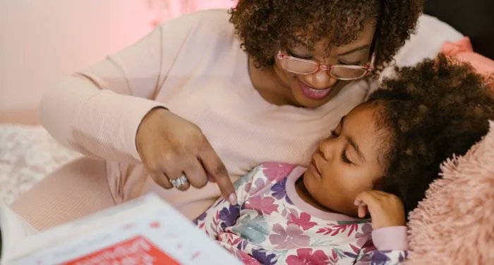 "The rewards from reading with kids are gained no matter the style of book you read. Comics and graphic novels always seem to start with a bad rep despite the many amazing benefits." <a href="/AnnMarieCahill/">Ann-Marie Cahill</a>   How to Read Comics/Graphic Novels with Kids | <a href="/BookRiot/">Book Riot</a> bit.ly/3CxYahY