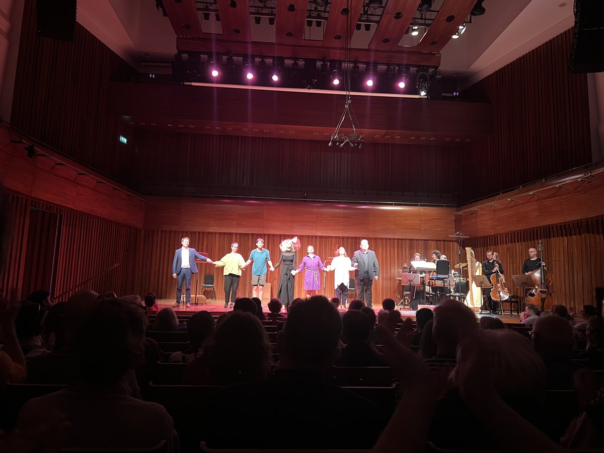 #LookingWest yesterday with @GeorgeVass19 @julianmphilips @RebeccaHurst70 @Afonwy @Bigpinkbutton @alexpsknox @NovaMusicOpera @MaddiePurefoy – well done everyone, what a night!