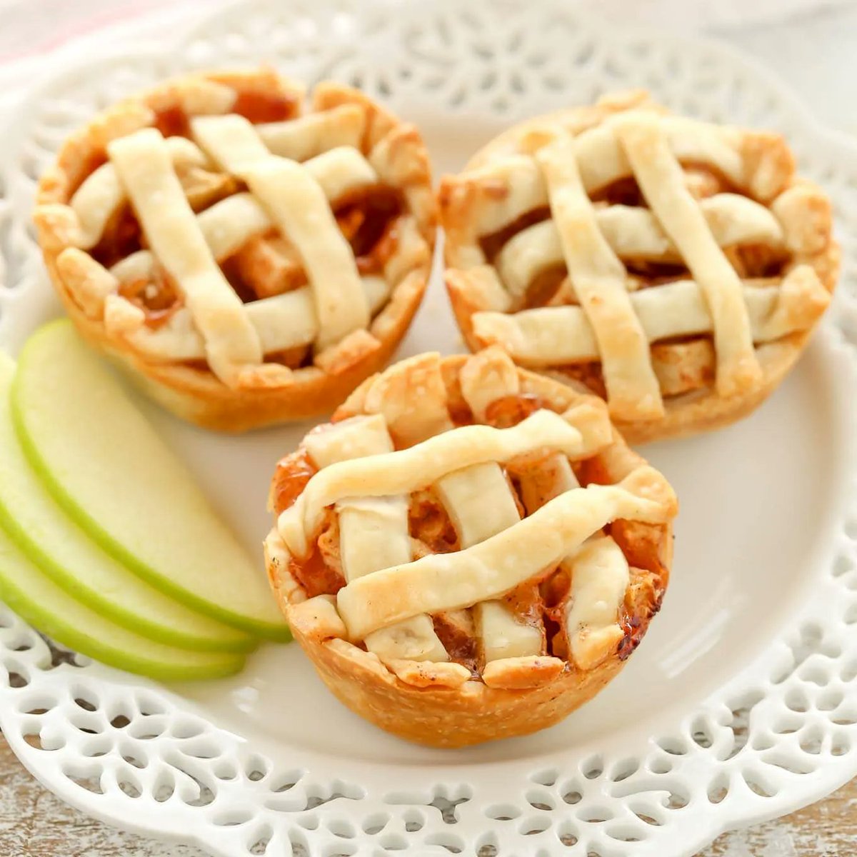 livewellbake's tweet photo. These Mini Apple Pies are easy to make and filled with a simple homemade apple pie filling. The perfect mini dessert for fall! #applepie #minidessert #minipies #apple #pies https://t.co/4bGvpClByt https://t.co/P6E6LPBrBQ