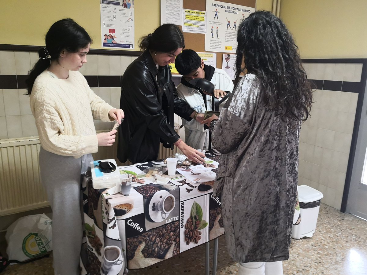 CIFPRIOEBRO's tweet image. Comienza el #reto5€ , hoy 2° de Anatomía nos ofrecía su propuesta de empresa con una inversión mínima... Chocolate calentito en el recreo #FOL #ANPROFOL #MEFP_emprendimientocyl @educacyl @fp_empresa @elcorreo_com @diariodeburgos