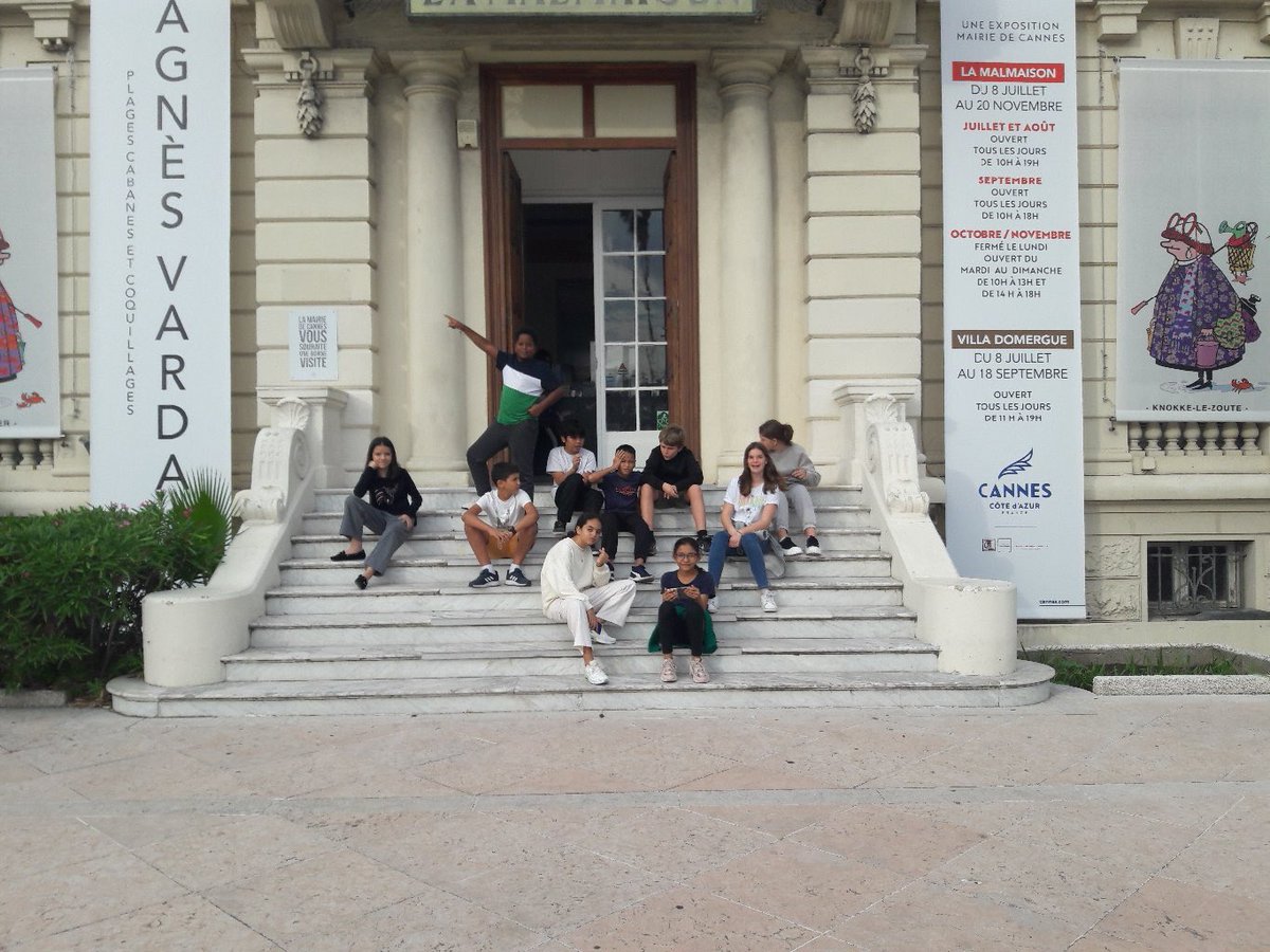 CdiVallergues's tweet photo. Classe option Arts : visite de l’expo Agnès Varda #Malmaison @villecannes. Les élèves ont découvert sa passion pour 🏖la mer,le sable et les 🩴🩴. Ils ont aussi découvert avec ses 📷et 📹 d’époque leur région autrement 😉. 🧑🏻‍🎓👩🏽‍🎓attentifs, curieux et motivés 👏🏼👏🏼👏🏼. 🙏🏼@IsaFBecker https://t.co/kPVdp53wPZ