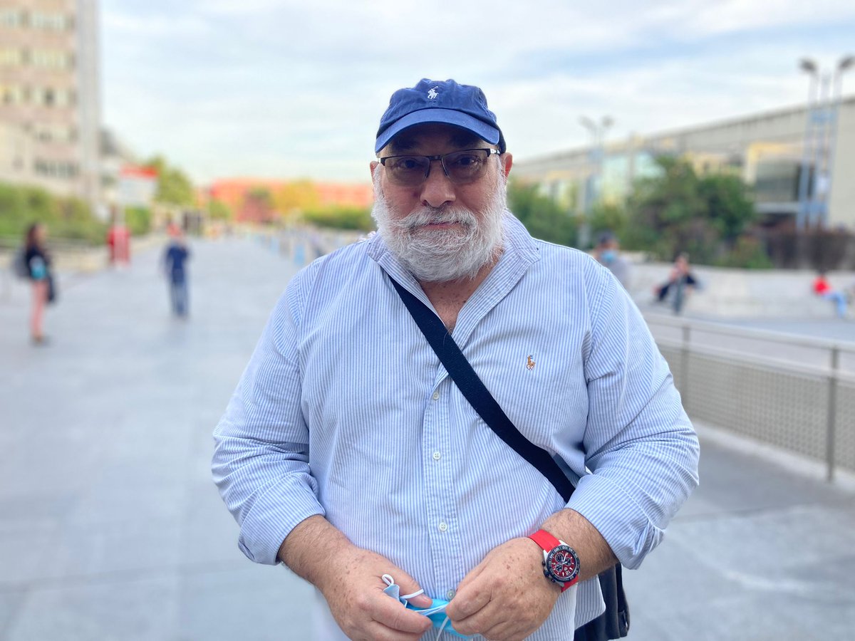 🗣️José Antonio Revillarte, enfermo de hemodiálisis en el Hospital La Paz, sobre <a href="/Mporlasalud/">Músicos por la Salud</a>:

"Paso cuatro horas por sesión, me gusta escuchar música mientras, me ayuda a recordar y a salir después"

👇
🔴DIRECTO rtve.es/play/radio
▶️ PODCAST rtve.es/play/audios/po…