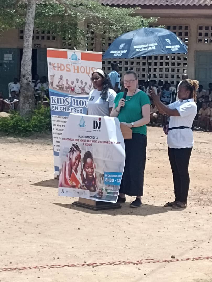 CgBrooker's tweet photo. Ravie d’ouvrir la nouvelle bibliothèque du GS Mamadou Kone à Adzopé grâce aux #KidsHouse ONG @DindjiLeonie et @lnadj_charity.  Merci aux tous les élèves pour leur accueil chaleureux. https://t.co/FdIjsesa8p