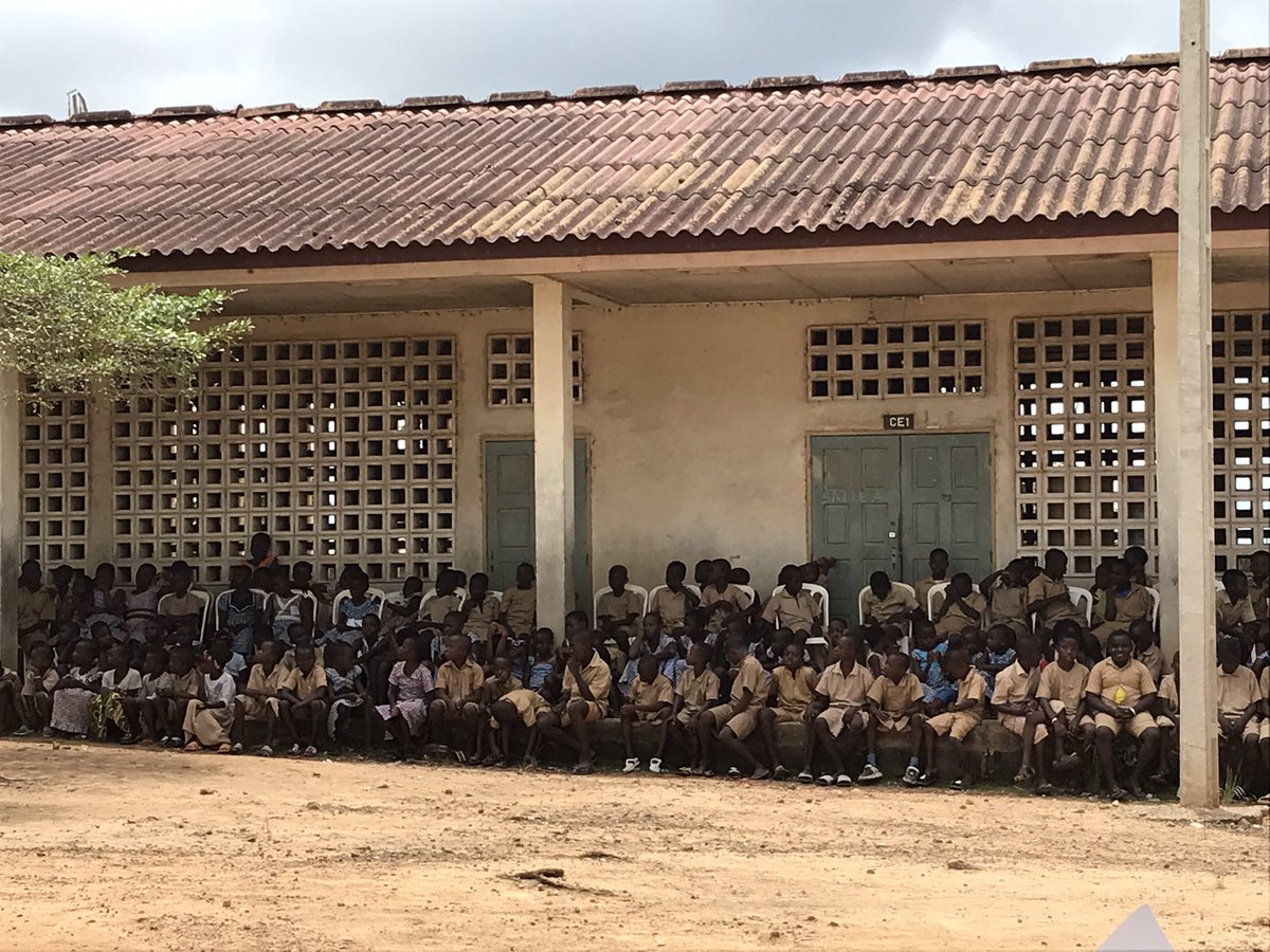 CgBrooker's tweet photo. Ravie d’ouvrir la nouvelle bibliothèque du GS Mamadou Kone à Adzopé grâce aux #KidsHouse ONG @DindjiLeonie et @lnadj_charity.  Merci aux tous les élèves pour leur accueil chaleureux. https://t.co/FdIjsesa8p