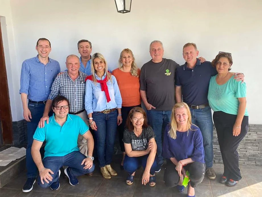 passalacquaok's tweet photo. En casa de mi querido amigo y gran compañero de trabajo dr. @DanielBehler en Oberá, hablando con vecinos de juntar energía para sacar adelante a nuestra querida ciudad. ¡Excelente producción! 💪🏻 https://t.co/azKfxvPByE
