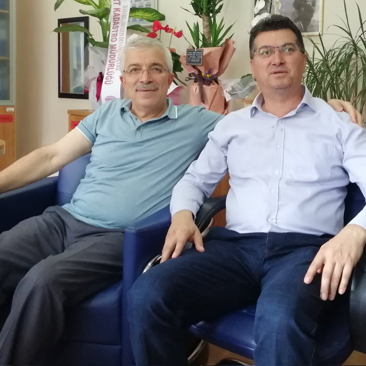 Kırklareli'nde kıymetli hemşehrim Tarım İl Müdürü Mehmet AKSOY ile buluştuk.
Değerli müdürüm, sevgili kardeşim, sağlığınız ve başarılarınız daim olsun inşaallah.