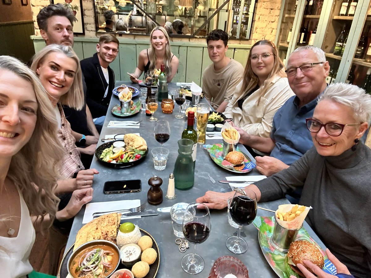 thereadingpara's tweet photo. Day 2 of #JulesLeave - family, food, alcohol free beer & The Shambles! ππ» https://t.co/4eu5pW8QGh