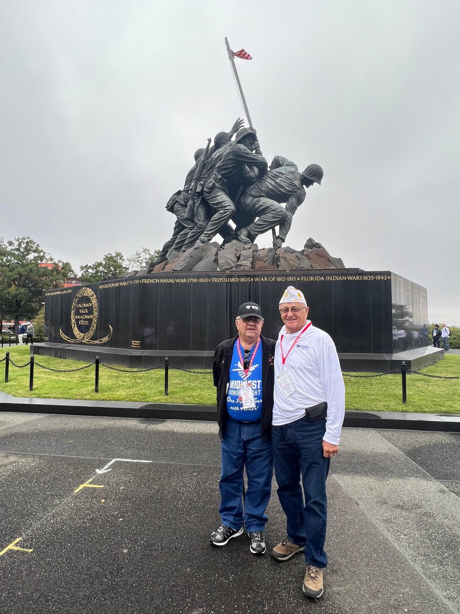SDAmLegion's tweet photo. Iwo Jima Memorial with Midwest Honor Flight Mission 13

#sdlegionserving
#MWHFMission13
#MidwestHonorFlight https://t.co/MDn7cW66i3