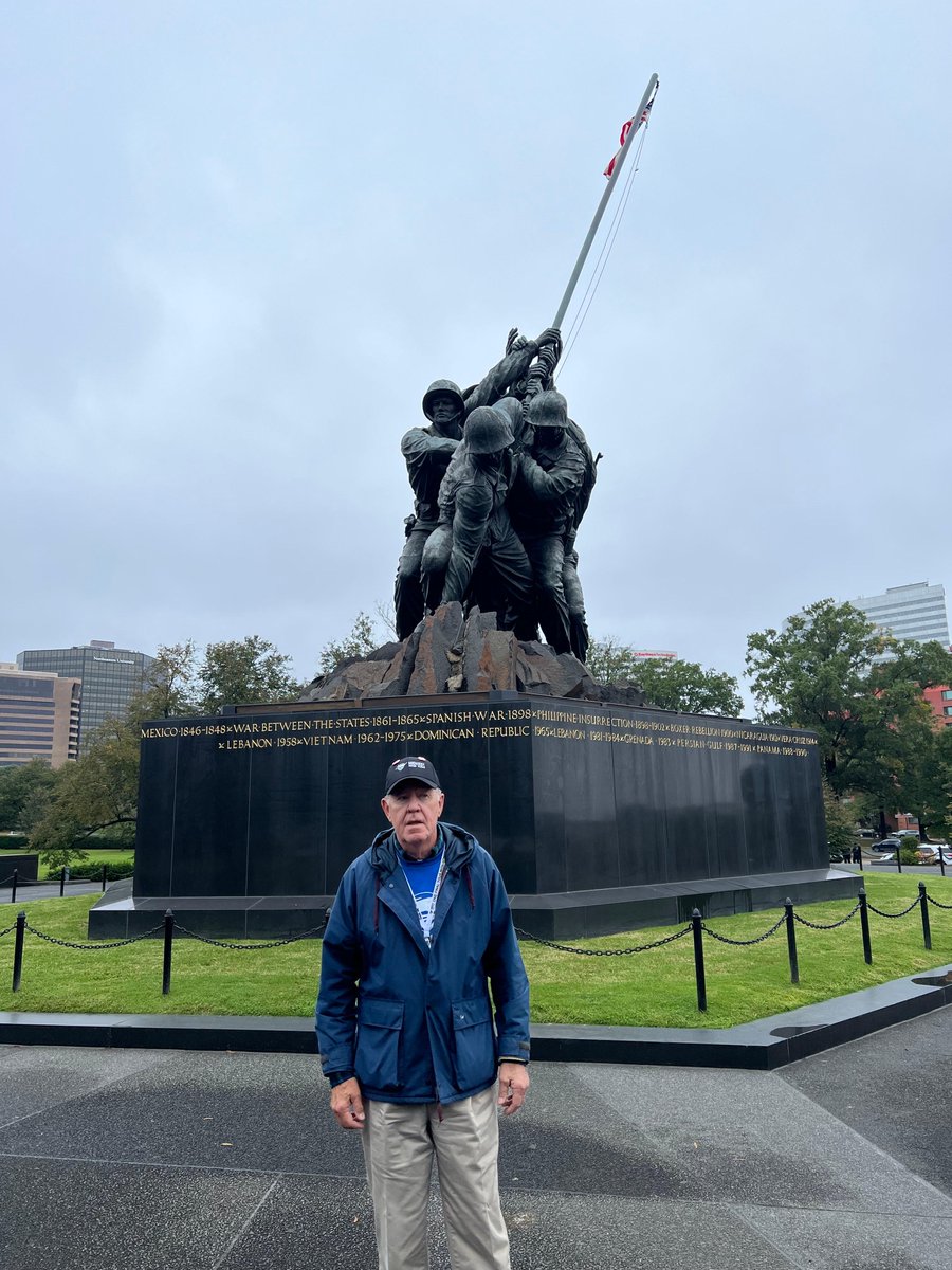 SDAmLegion's tweet photo. Iwo Jima Memorial with Midwest Honor Flight Mission 13

#sdlegionserving
#MWHFMission13
#MidwestHonorFlight https://t.co/MDn7cW66i3