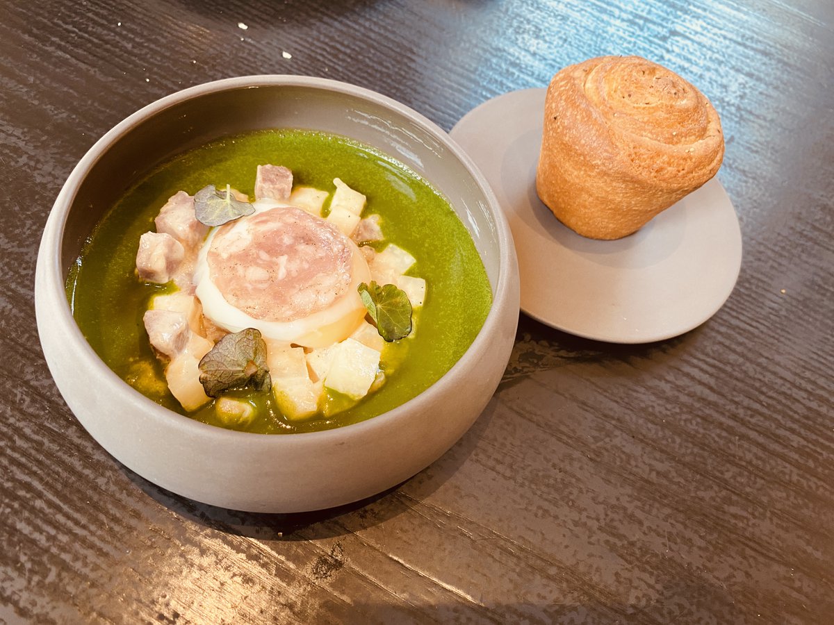 A dish to remember: Daylesford organic egg with a nasturtium velouté and Morteau sausage @wildrabbitpub 
#Cotswolds
guide.michelin.com/us/en/oxfordsh…