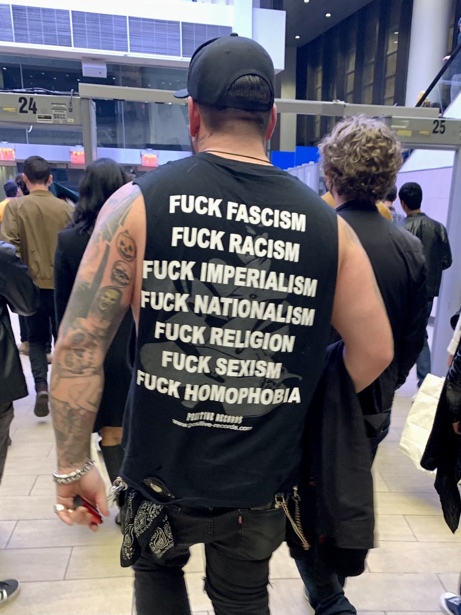 TheRealHoarse's tweet photo. Spotted walking out of the Killers concert last night. 

I like this man’s style. https://t.co/2JiKY2rufP