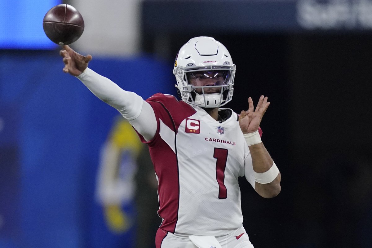 FanDuel's tweet photo. Which QB would you rather have on your team? 🤔

❤️ for Kyler Murray 
🔁 for Trevor Lawrence https://t.co/c3JAsVOr4V