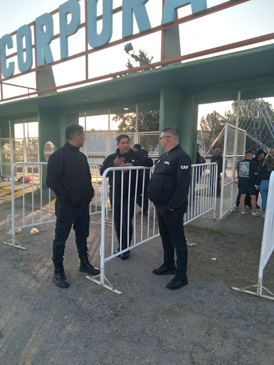 SutcapraB's tweet photo. Controladores de admisión y permanencia en la fisa. Don Osvaldo @SutcapraOk @josedpalazzo https://t.co/iZkotzmtPh