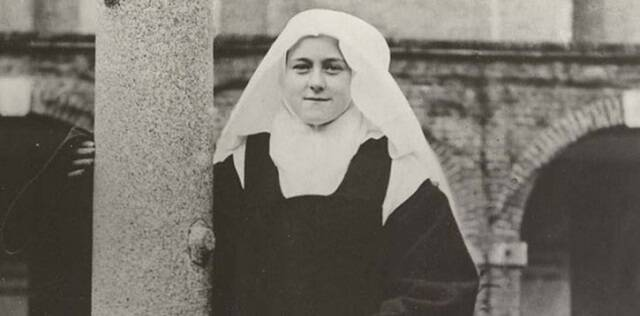 paterfabian's tweet photo. Estoy convencido q esta mujer ha cambiado definitivamente el estilo de la Iglesia más que nada en los últimos dos siglos... #TeresaDeLisieux @santateresita https://t.co/zY8WH2n5Rv