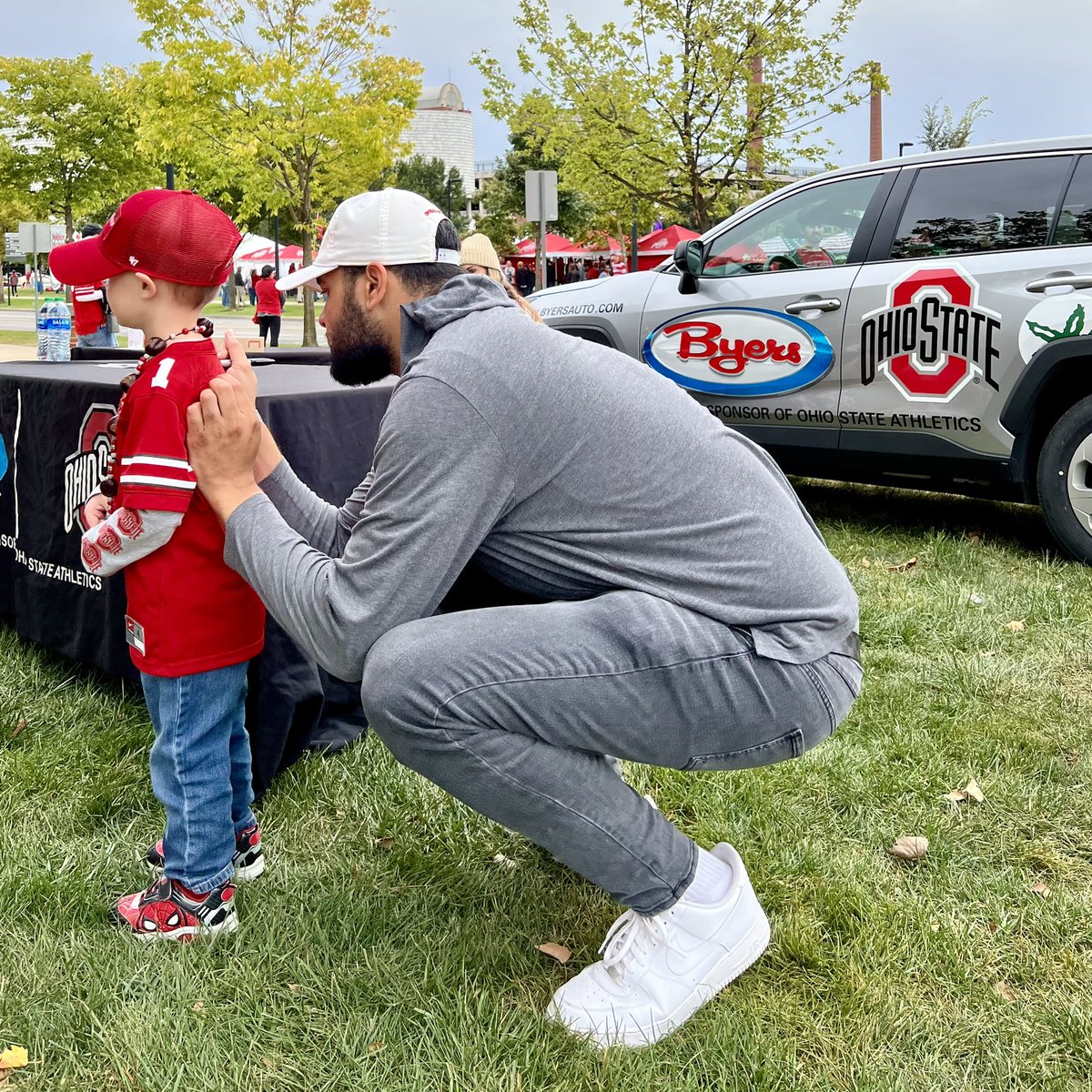 byersauto's tweet photo. @BrandenBowen was a big hit at OSU FanFest today! 

#OSU #OhioState #Buckeyes #ByersAuto https://t.co/QBCeIMcY1g