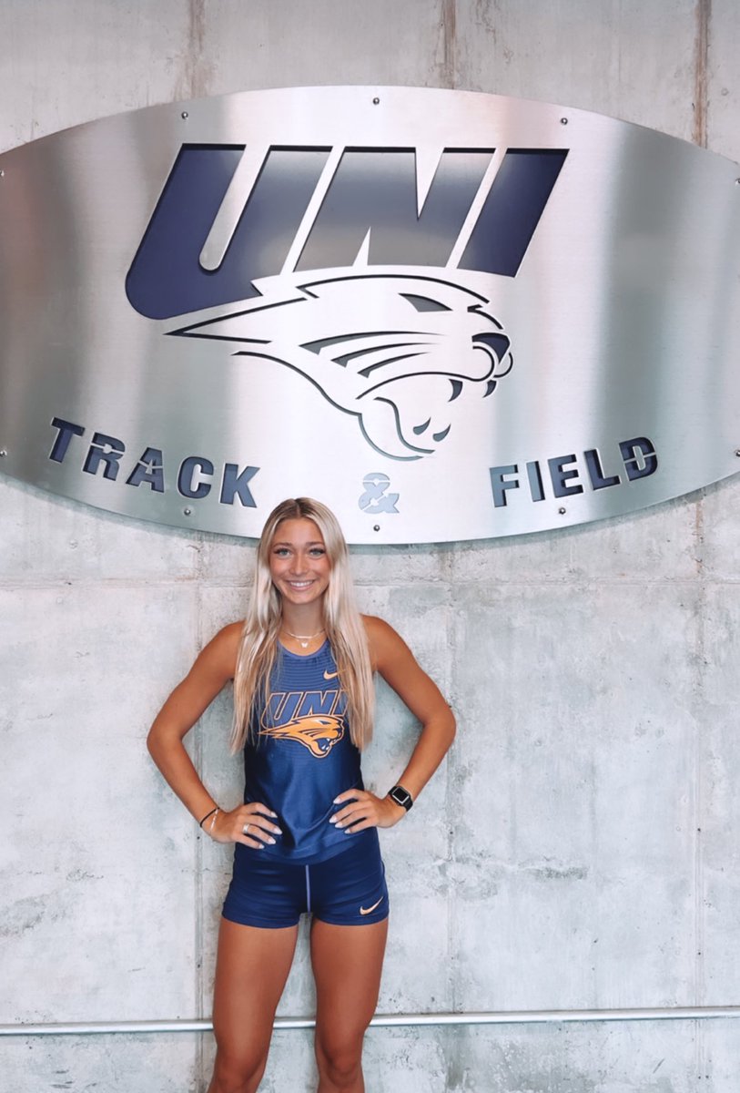emmarnold22's tweet photo. Beyond blessed to announce my commitment to the University of Northern Iowa to continue my academic and track career. Thank you to my family, friends and coaches who have supported me. Excited for this next journey💜💛 #GoPanthers @CoachPaulsen @UNITrackFieldXC https://t.co/xGVBdaVPlf