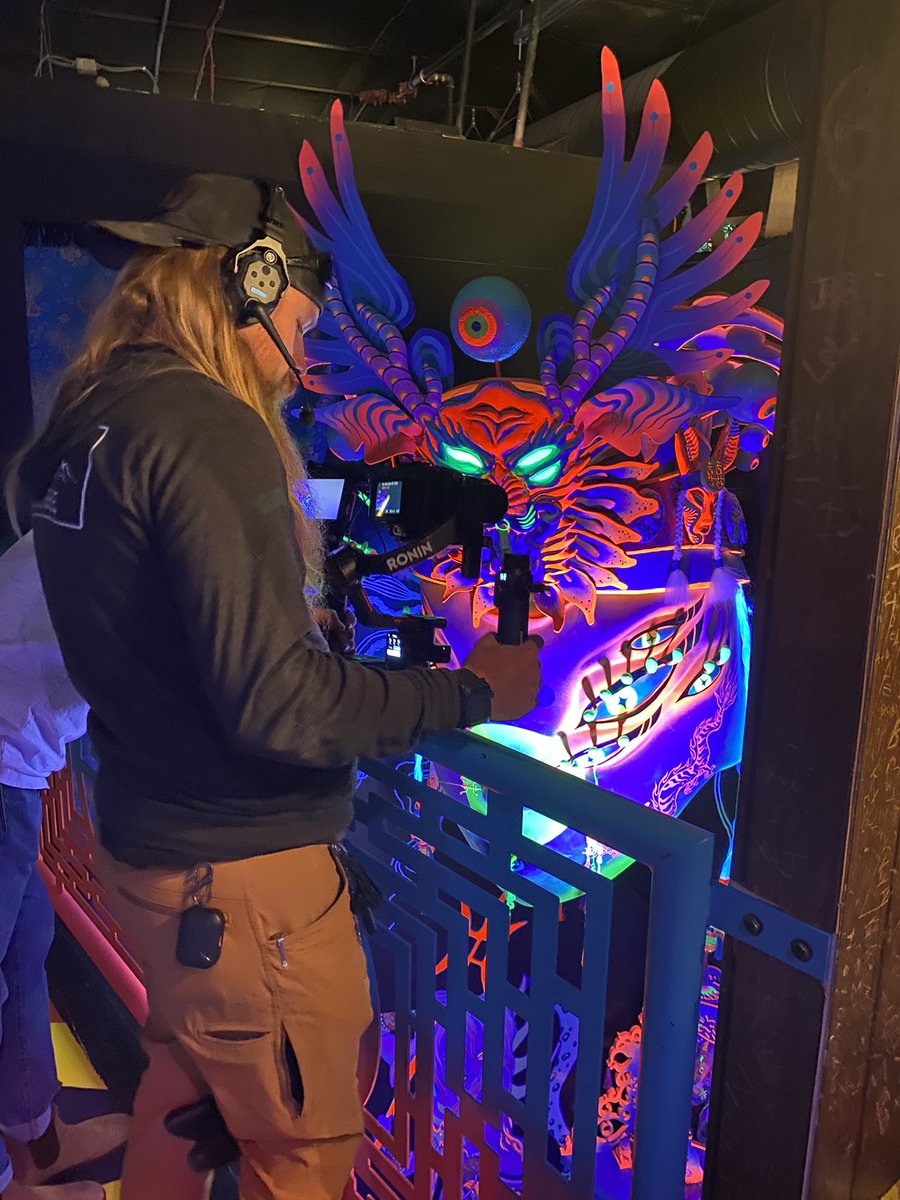 MsGlea's tweet photo. Today was started insanely early, but I was fortunate enough to see a brilliant artist at work for my troubles. New room open at #MeowWolfSantaFe by #Squidlicker (aka Lauren YS). My team was there to capture b-roll… #producer #productionlife #art #artist https://t.co/KF3DiV0yo5