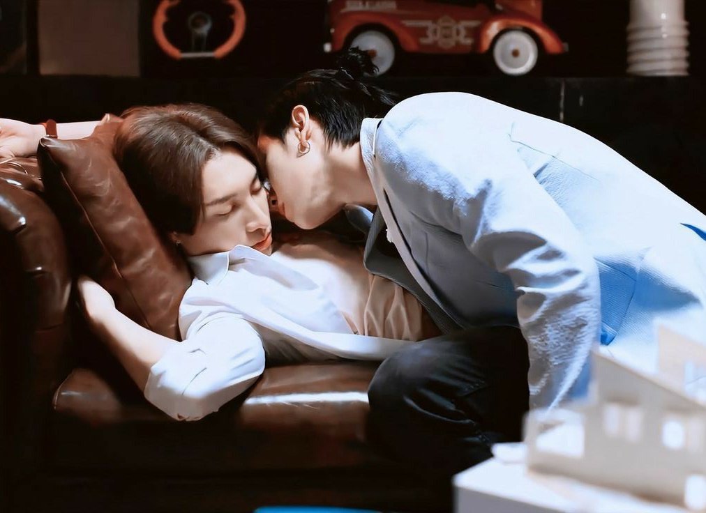 kthxswinter's tweet photo. Rain é um jovem,um tanto lerdo e desastrado,que é convocado a servir o exército no lugar de seu pai.
Tudo está indo de mal á pior...mas piora...quando Rain se vê apaixonado pelo comandante!!?
#rainpayoo #Mulan #bossneoul https://t.co/HXMiP5me2L