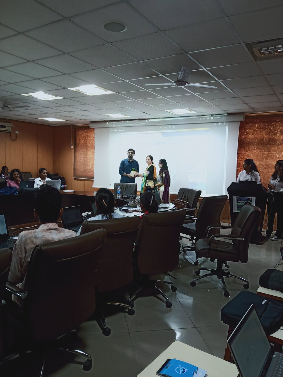 DevanshiMancha3's tweet photo. We Equilibrium: The economics society in association with Department of financial studies of SRCASW,DU organised an SDP on Power bi
It was a great offline workshop with Mr. Havish Madhvapaty
Here are some of the insights
#Delhiuniversity #DUevents #SDP #Delhi #SRCASW https://t.co/4KkqVYbp2V