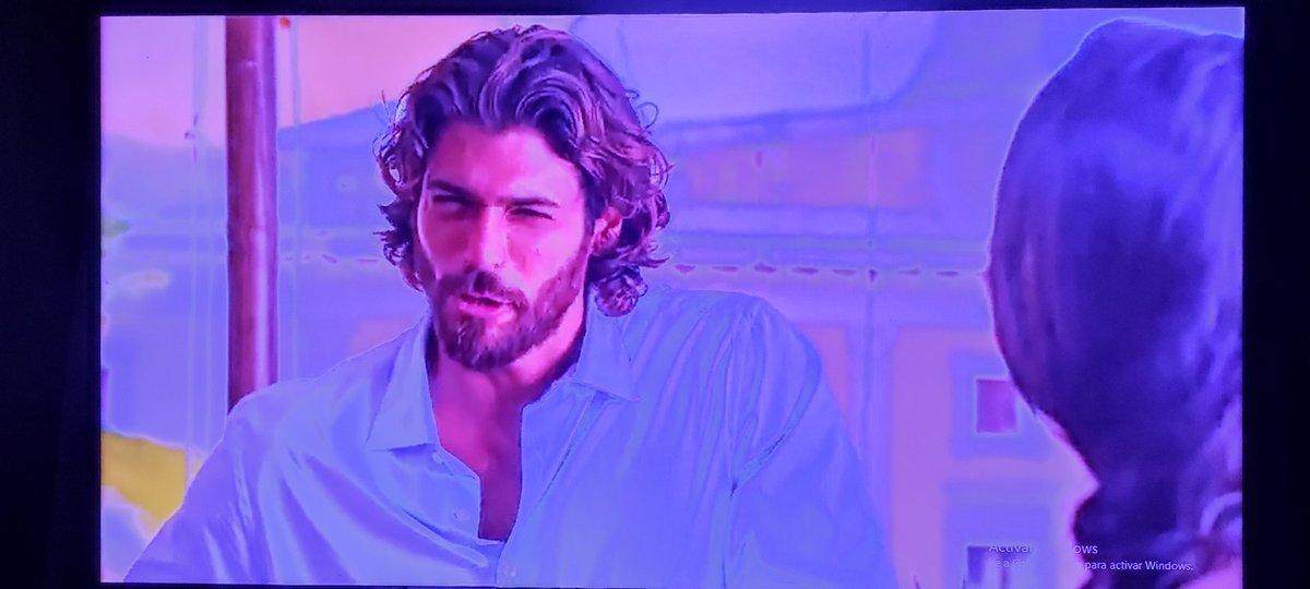Parla italiano molto bene 
#CanYaman 
#ViolaComeIlMare