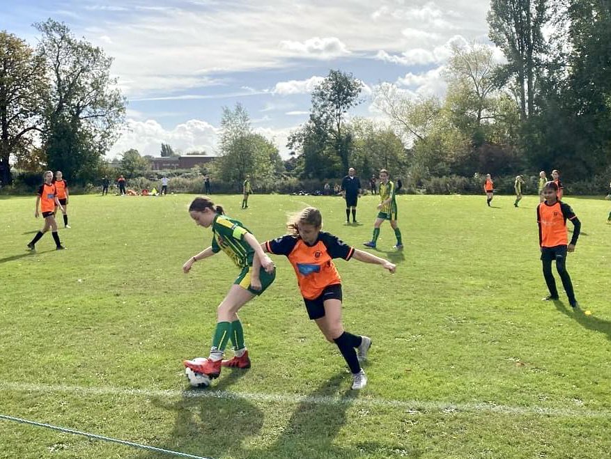 CobrasGirlsFC's tweet photo. Today we played away against Stratford Town Whites. The Cobras g started well with an early goal, which enhanced the girls confidence. The girls communicated well between each other &amp; assisted one another to achieve a win of 18-0 #centralwarwickshireleague #girlsFootball https://t.co/BDA4zwIPi6