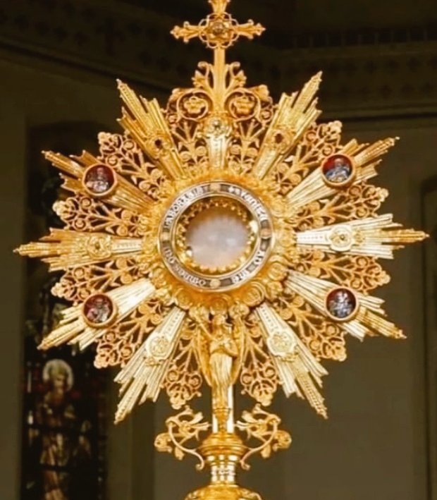 Israhel07's tweet photo. Alabado sea el Santísimo Sacramento del Altar https://t.co/cYFEc96aB5