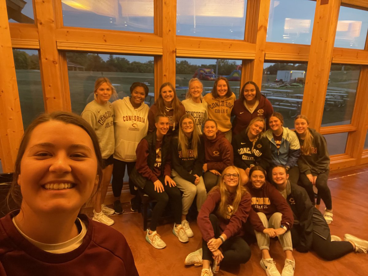 CobberSoftball's tweet photo. #CobberSoftball in the community today volunteering at Gigi’s Playhouse! #PaintedFaces #GivingBack https://t.co/GLrDqbDTen