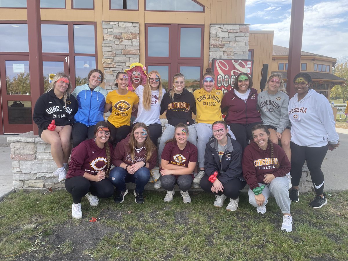 CobberSoftball's tweet photo. #CobberSoftball in the community today volunteering at Gigi’s Playhouse! #PaintedFaces #GivingBack https://t.co/GLrDqbDTen
