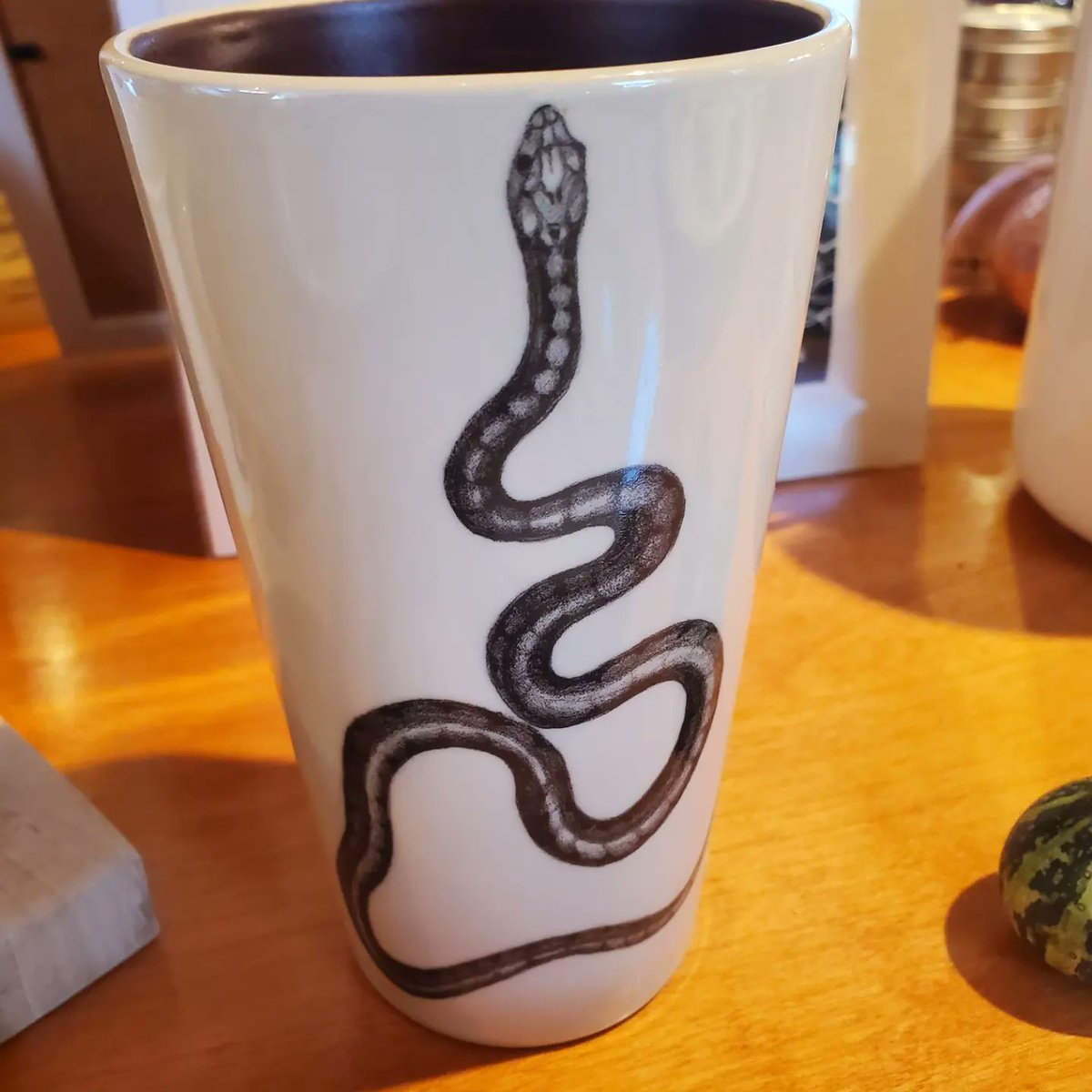 laurieannforest's tweet photo. Found some #DeathFae #pottery by #laurazindeldesign 🖤🐍🕷🕸 https://t.co/w5l3mXHROO