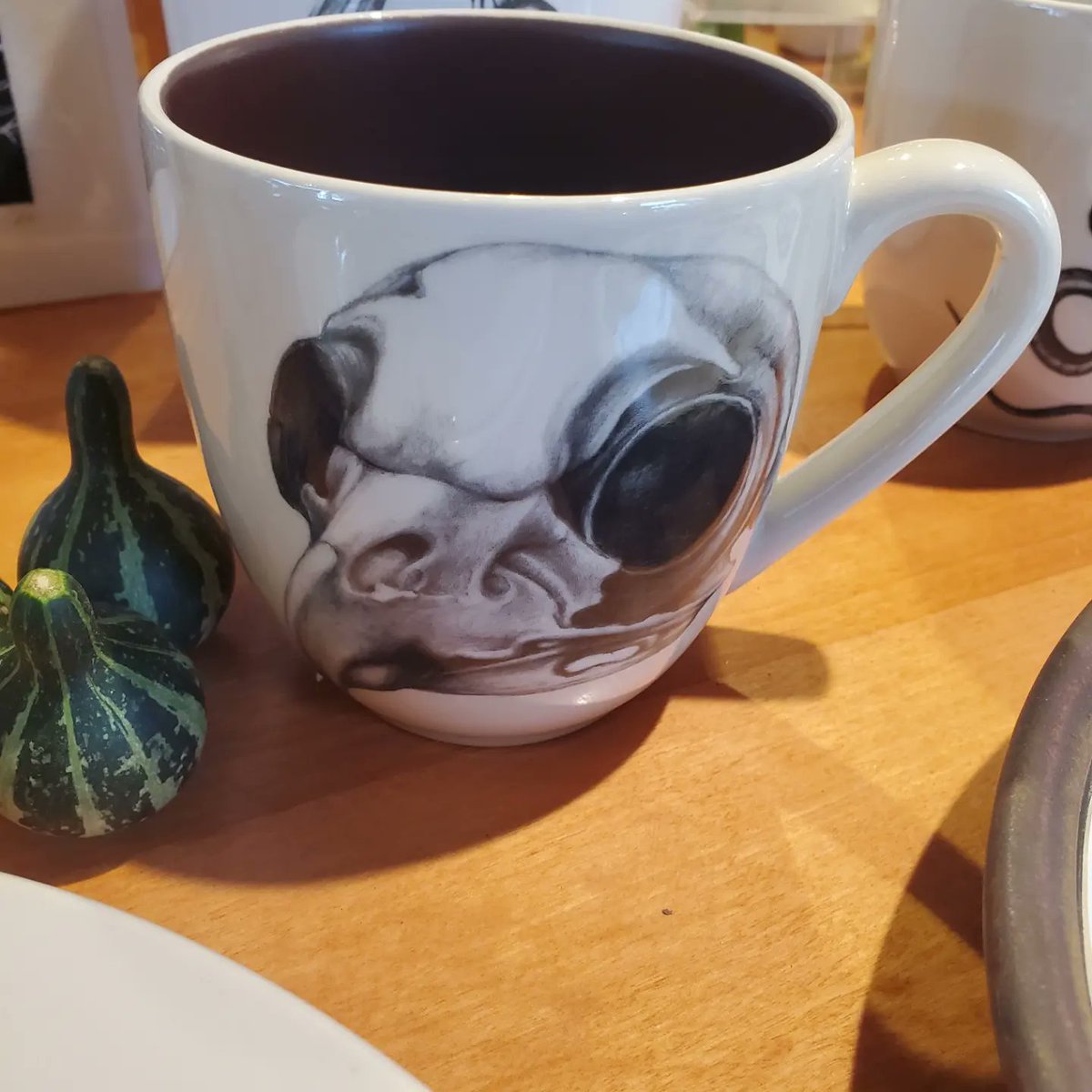 laurieannforest's tweet photo. Found some #DeathFae #pottery by #laurazindeldesign 🖤🐍🕷🕸 https://t.co/w5l3mXHROO