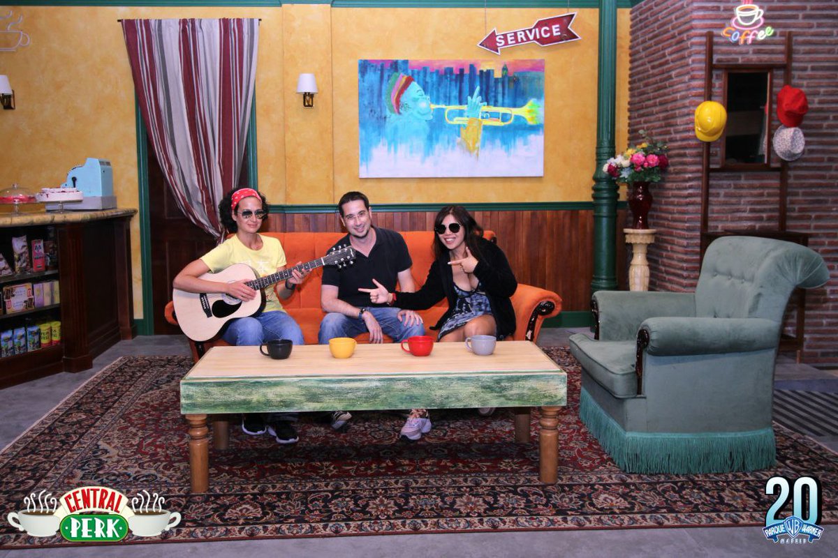 Soraya79504878's tweet photo. Parque Warner Madrid #friendsset https://t.co/zAY5VlssEB