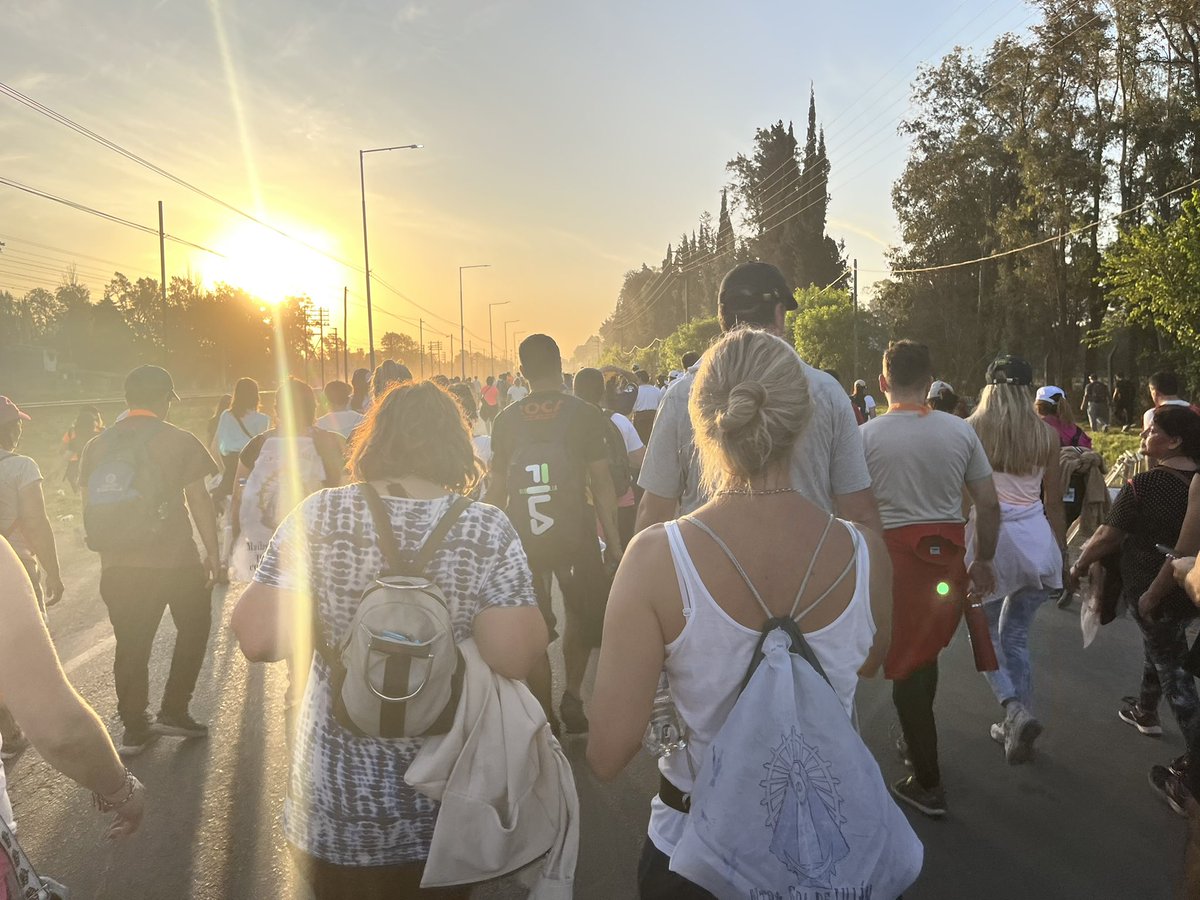 marianoctomatis's tweet photo. Atardecer soñado acompañando a María, a su casa de Lujan!! @LaPereLujan https://t.co/32sIDIzr2C