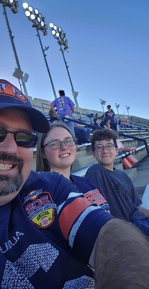 WithIndyken's tweet photo. #WarEagle kids first college game let's go!!!!!! https://t.co/vdwOT4Nz7I
