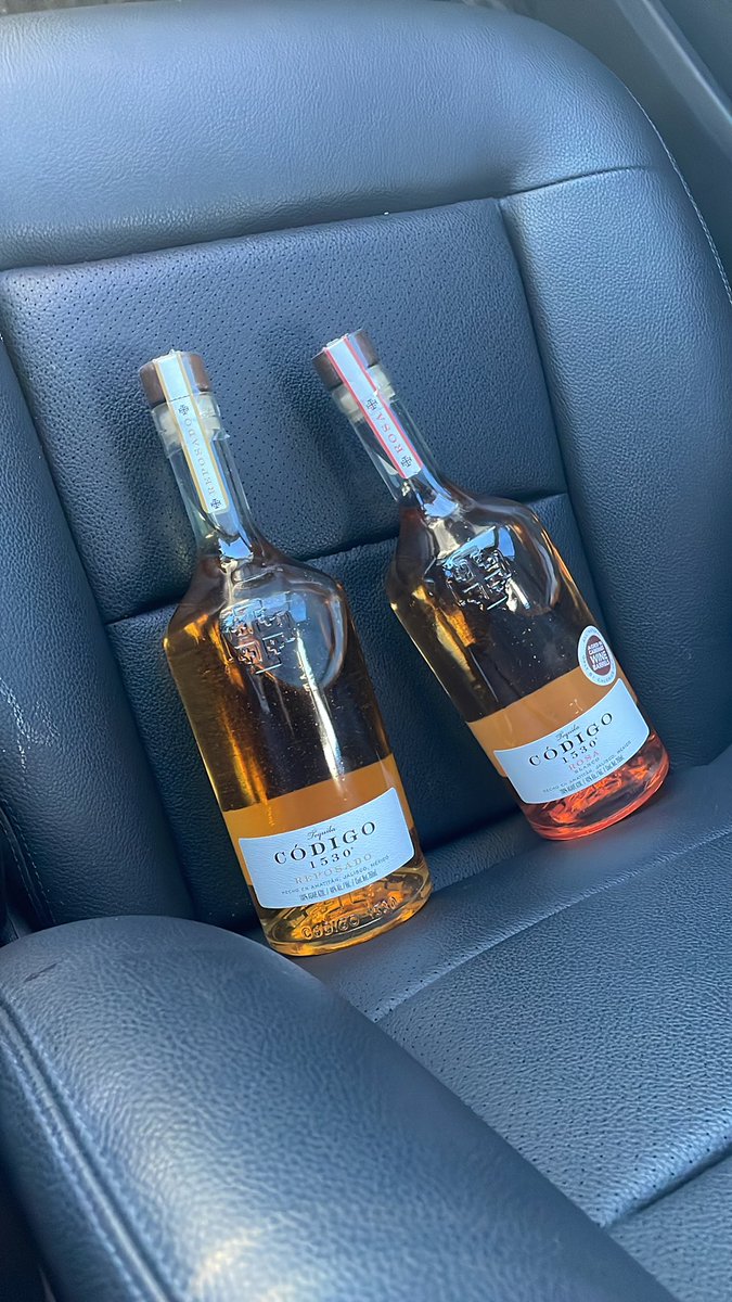 LeanHefner's tweet image. Got 2 hoes in the passenger