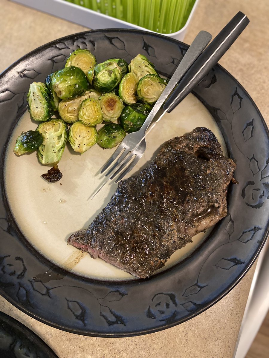 MuspelheimMeats's tweet photo. New York strip and Brussels sprouts 👌🏼 https://t.co/6xPrS2acmd