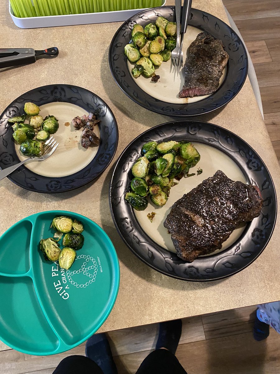 MuspelheimMeats's tweet photo. New York strip and Brussels sprouts 👌🏼 https://t.co/6xPrS2acmd