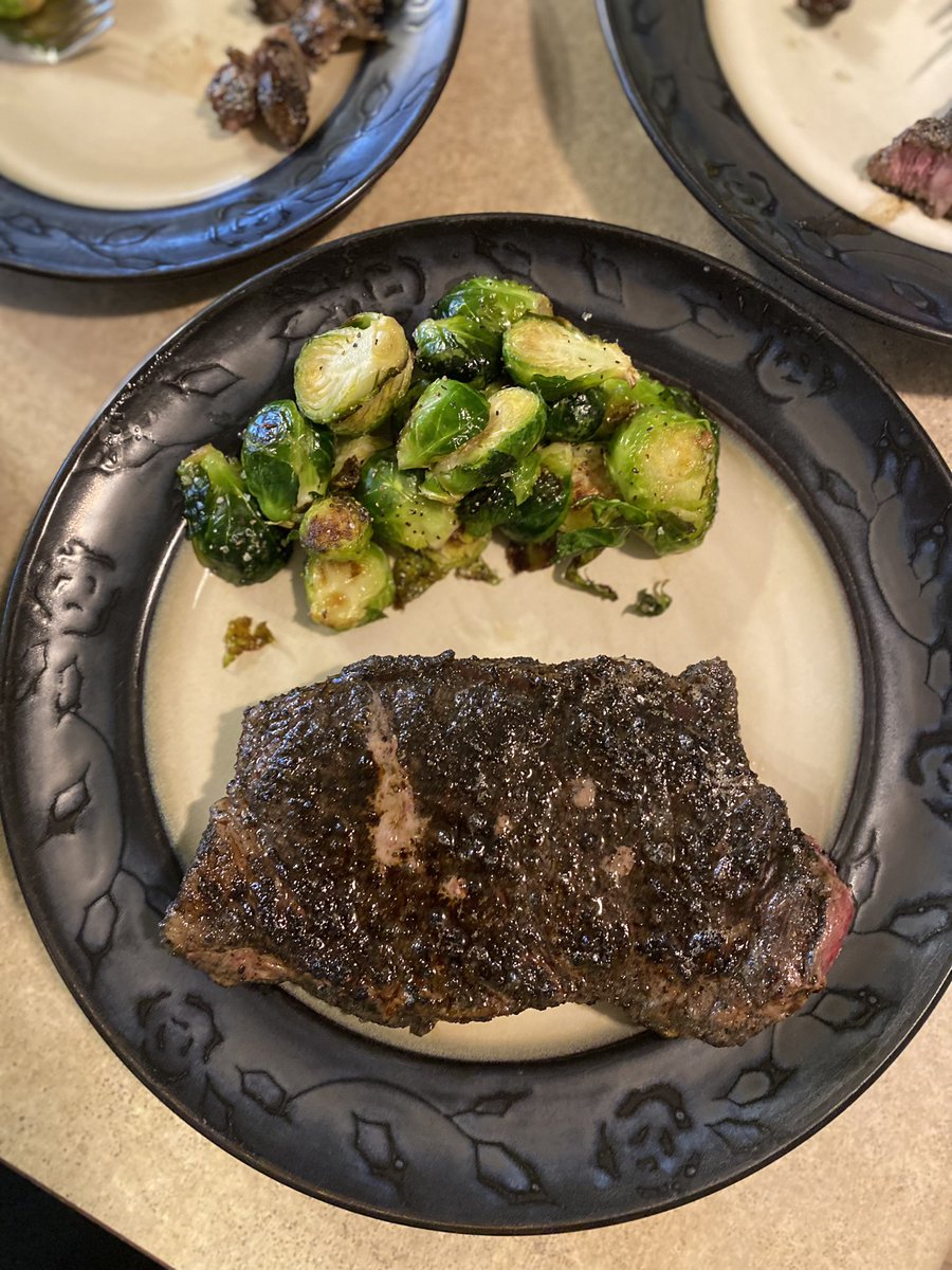 MuspelheimMeats's tweet photo. New York strip and Brussels sprouts 👌🏼 https://t.co/6xPrS2acmd