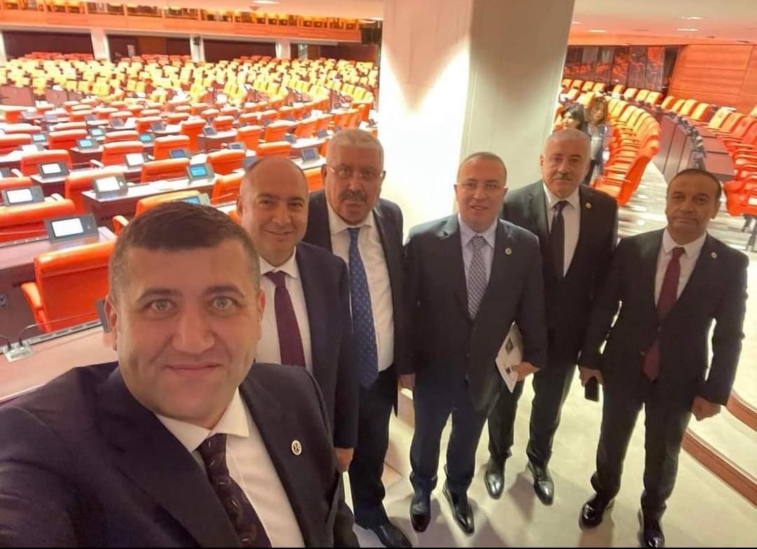 sonmezbarak's tweet photo. Yeni Yasama yılında Gazi Meclisimizden Kadro müjdesi bekliyoruz. İnaniyoruzki Sn Vekillerimizler daha önce Uzman Çavuşlara  sahip çıktı yine sahip  çıkacaktır. Kadro en doğal hakkımız. @UlviYonter @bakiersoymhp @mbulentkaratas  #VatanSavunanaKadro https://t.co/O4g8vDbyRf