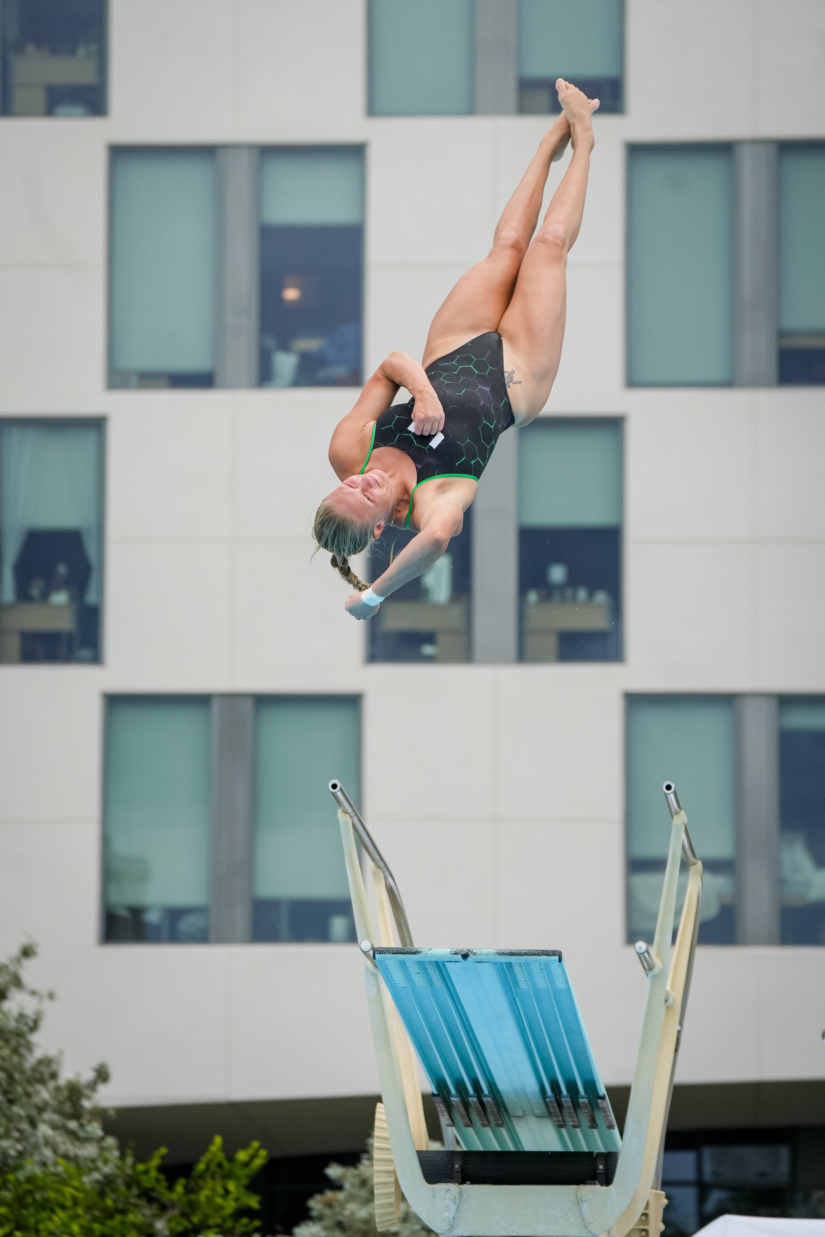 Dive Into Emma Hart'S Catching Carly - gs81nwd