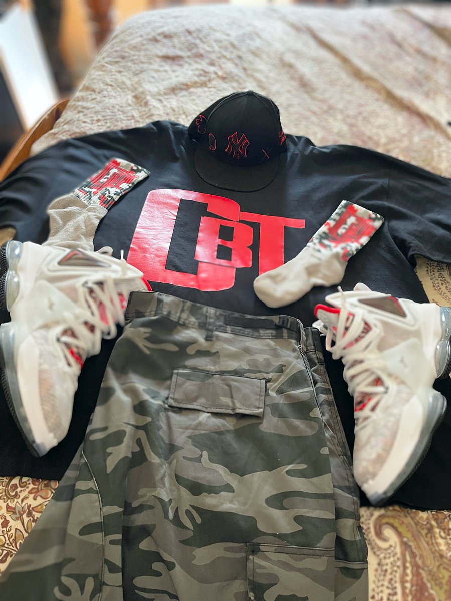 DaryleLSmith's tweet photo. Road Trip Drip
#YankeesFit #Lebron19 @seeyoudifferent  #CBT    @ahmiryoung 
 @uncle_rjs 
@KidFromTheX @CallMeCoachVP @LiCkMyJs @TheDon8708 @5aluteMeImPaige @LexxDaTurtle @mizz_tae @mdeeeeee_ @LadySideshow @MagMr44 @CoachWes03 @ALilBitOfEryn @IngloriousGUIDO
@kp0pkicks https://t.co/EGFRg0Bu7z