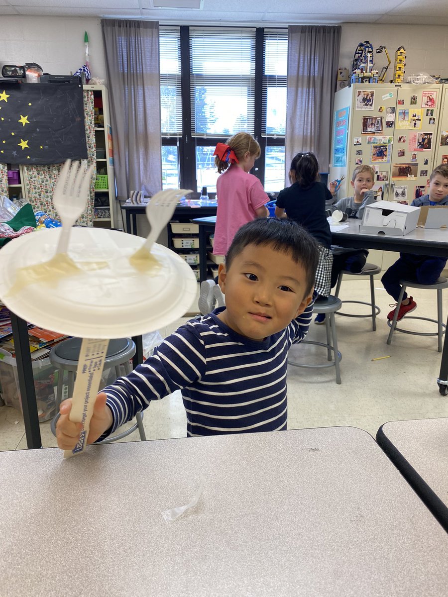 MrsK_STEAMLab's tweet photo. 1st Grade biomimicry inventions π€
They never cease to amaze me βοΈ
#EESSTEAMLab https://t.co/xhTPBgdmFS