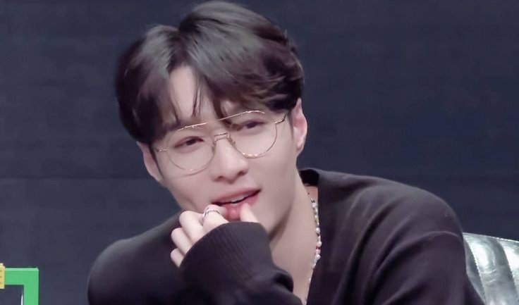 layzsource's tweet photo. he is extremely attractive https://t.co/XDkmOKmSNw