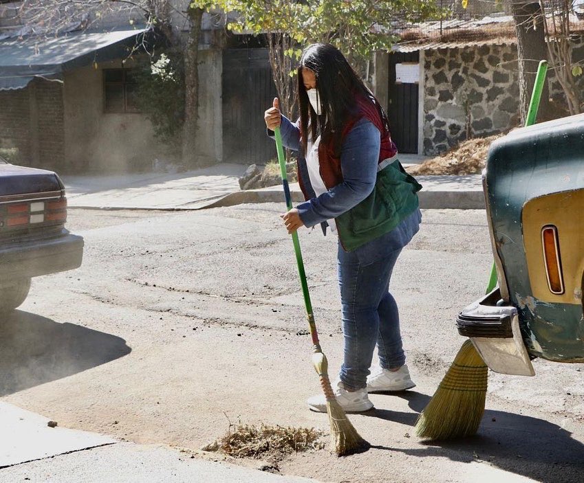 ParticipacionT's tweet photo. 🔴¡Reparación de Luminarias 💡 desazolves y Jornadas de trabajo Tequios en la alcaldía Tlalpan!
Continuamos trabajando para la comunidad en coordinación con las diferentes áreas del gobierno de la Ciudad de México realizamos diferentes trabajos para beneficiar a las y los vecinos https://t.co/POztGFbodA