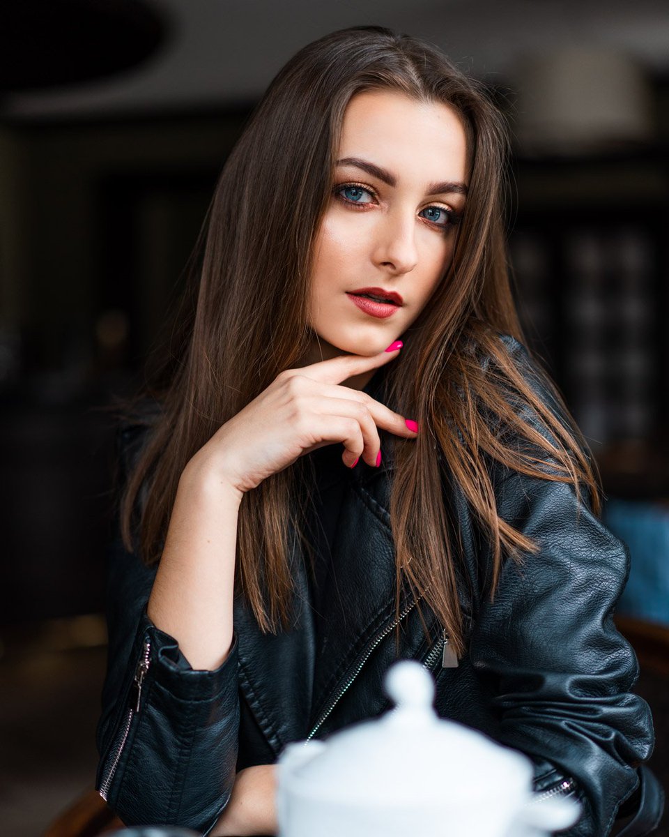 ms_portraits's tweet photo. Coffee anyone?
#sesjakobieca #fotografiaportretowa #brunettegirl
#headshotphotography #portraitamazing #polskafotografia #kobiecasesja
#amazingphoto #portrait #sesjazdjeciowa #sesjastudyjna #modelka #modelki #portraitperfection #polskadziewczyna #portraiture #portrety https://t.co/6xH5EsZQOr