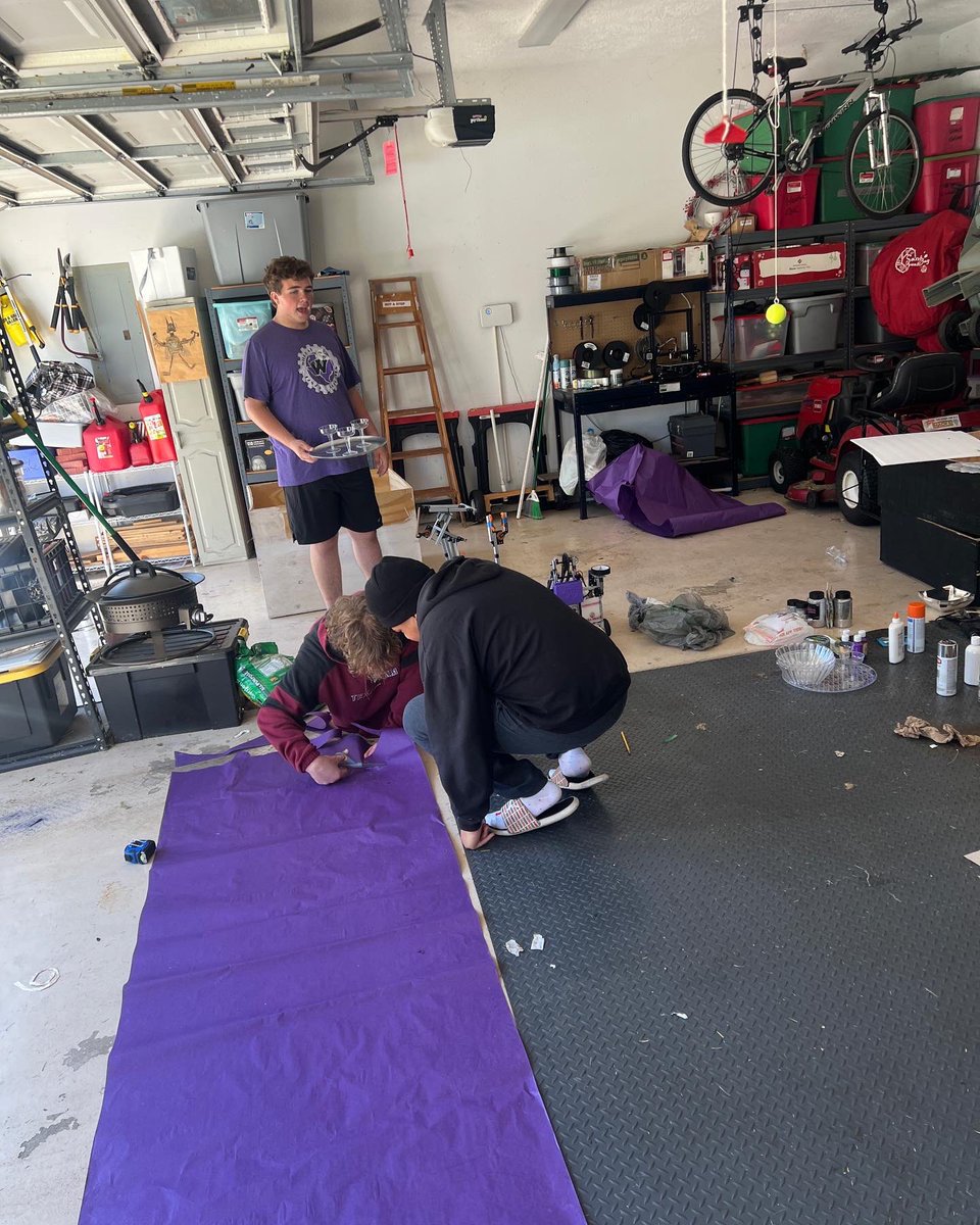 Wildkat_Robo_HS's tweet photo. Members of @wildkatrobotftc are working on their #HomecomingFloat for the @willisisd  #VegasNights Homecoming parade on Wednesday! @ftcteams @firstintexas #schoolspirit https://t.co/plunv6kNSN