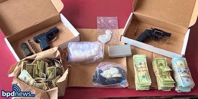 BostonPatrolmen's tweet photo. Keeping our city safe is what we do. The men and women of BPD take tremendous pride in doing everything they can to protect and serve our community. Taking guns and drugs off our streets is an ongoing effort. #SaferBoston https://t.co/qjVrybfotc