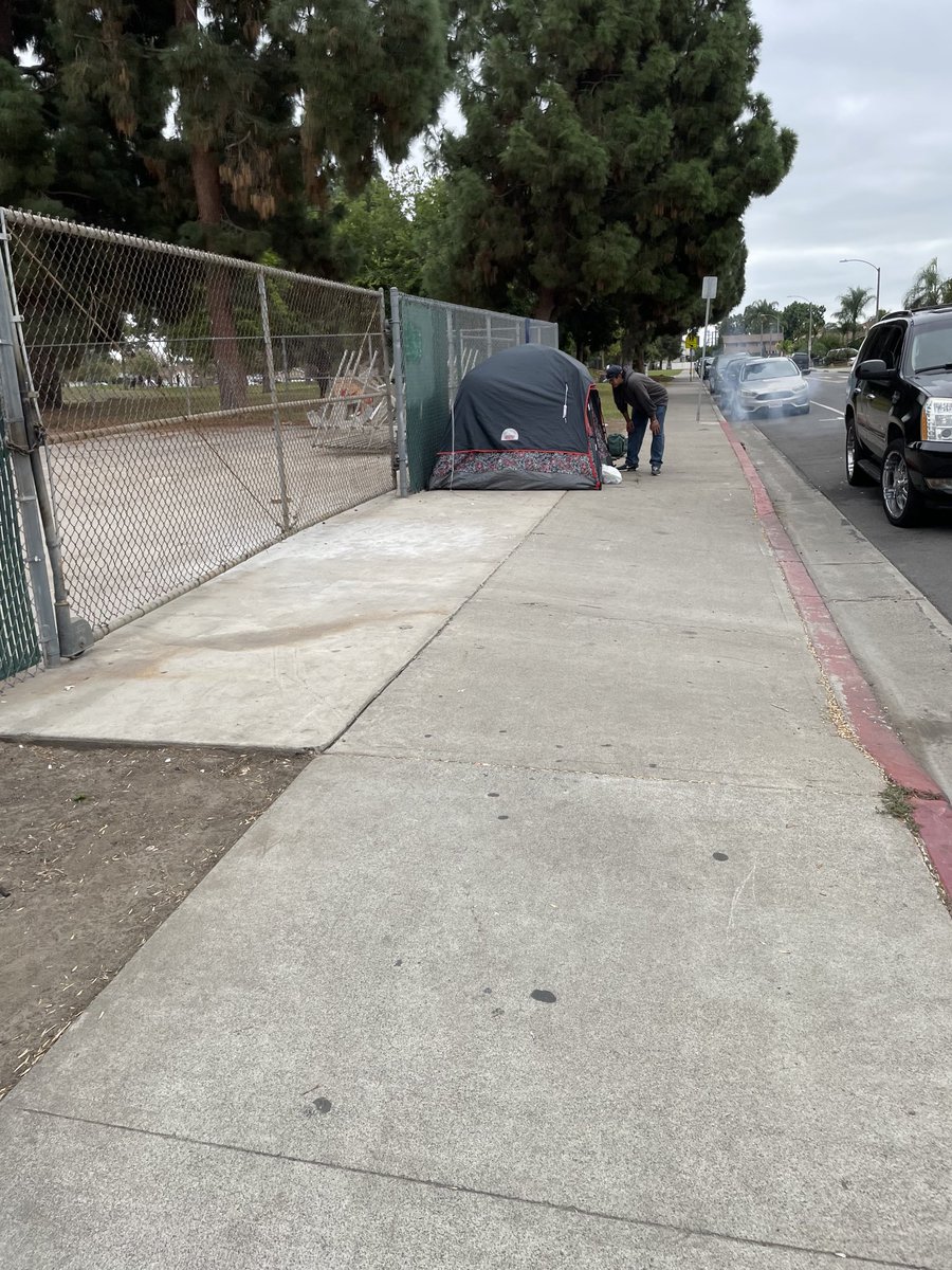 ⁦<a href="/AnaheimPD/">Anaheim PD</a>⁩ This is legal outside Modjeska park???