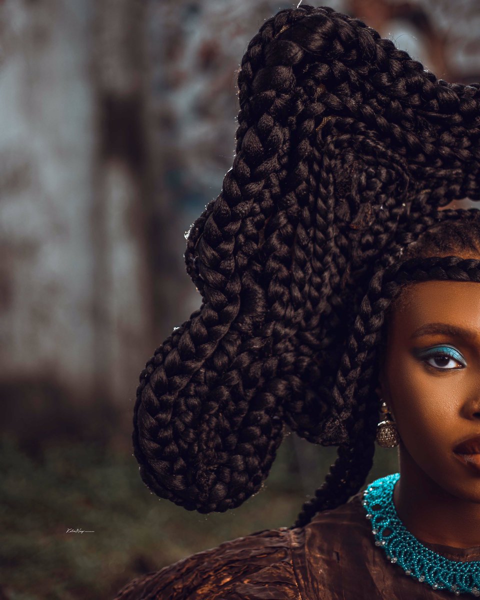 There is beauty in everything and there is beauty in African fashion. it was really exciting creating with 2 other photographers <a href="/Khannahblack/">Kanayo of photography 🇳🇬📸</a> and @Fineboyysk , styled by <a href="/TBaldfairy/">ogechiamaka_ezebuike</a> and Make up by Snow white.
.
#IndependenceDay2022 #NigeriaAt62 #Lekkitollgate #photography