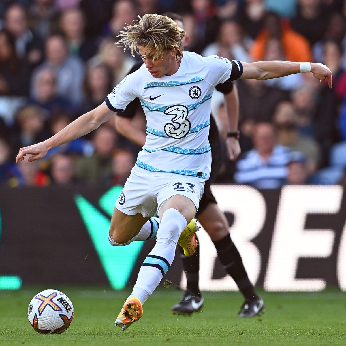 Satu kata untuk gol perdana Cak Conor buat the Blues..🚀⚽

#CRYCHE #CFCIndo